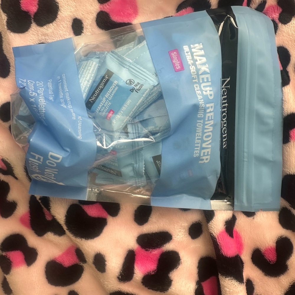 Neutrogena Blue Makeup Remover Wipes
